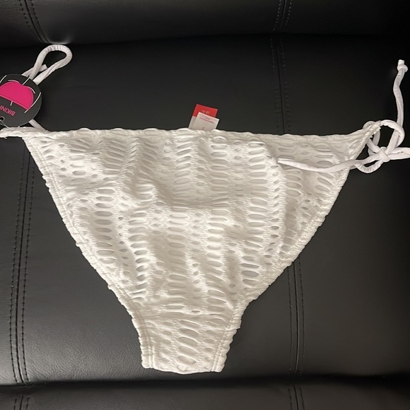 Bikini - Picture 5 of 6